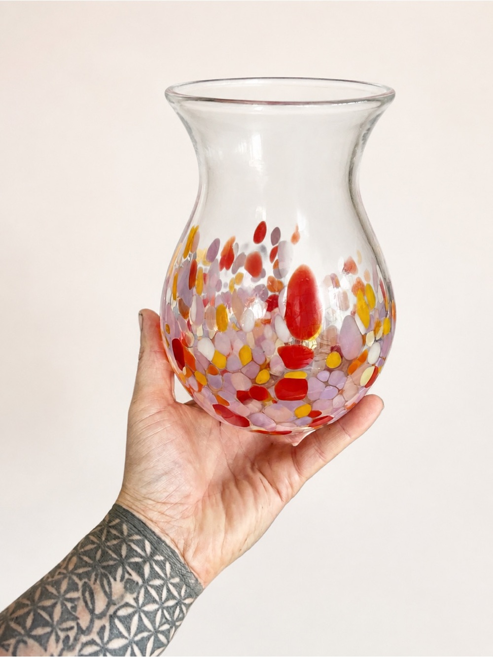 Hand Blown Confetti Art Glass Vase Pink Red Yellow Multicolor 7.25”